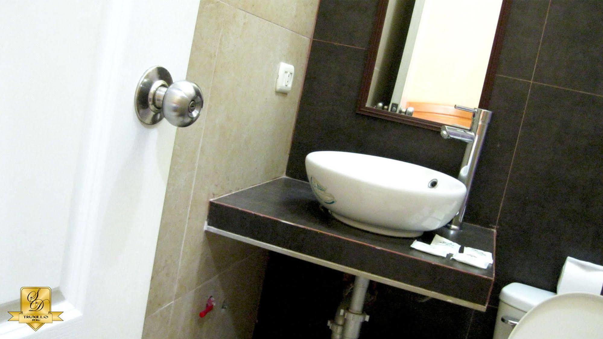 Hotel Ejecutivo San Diego トルヒーリョ エクステリア 写真